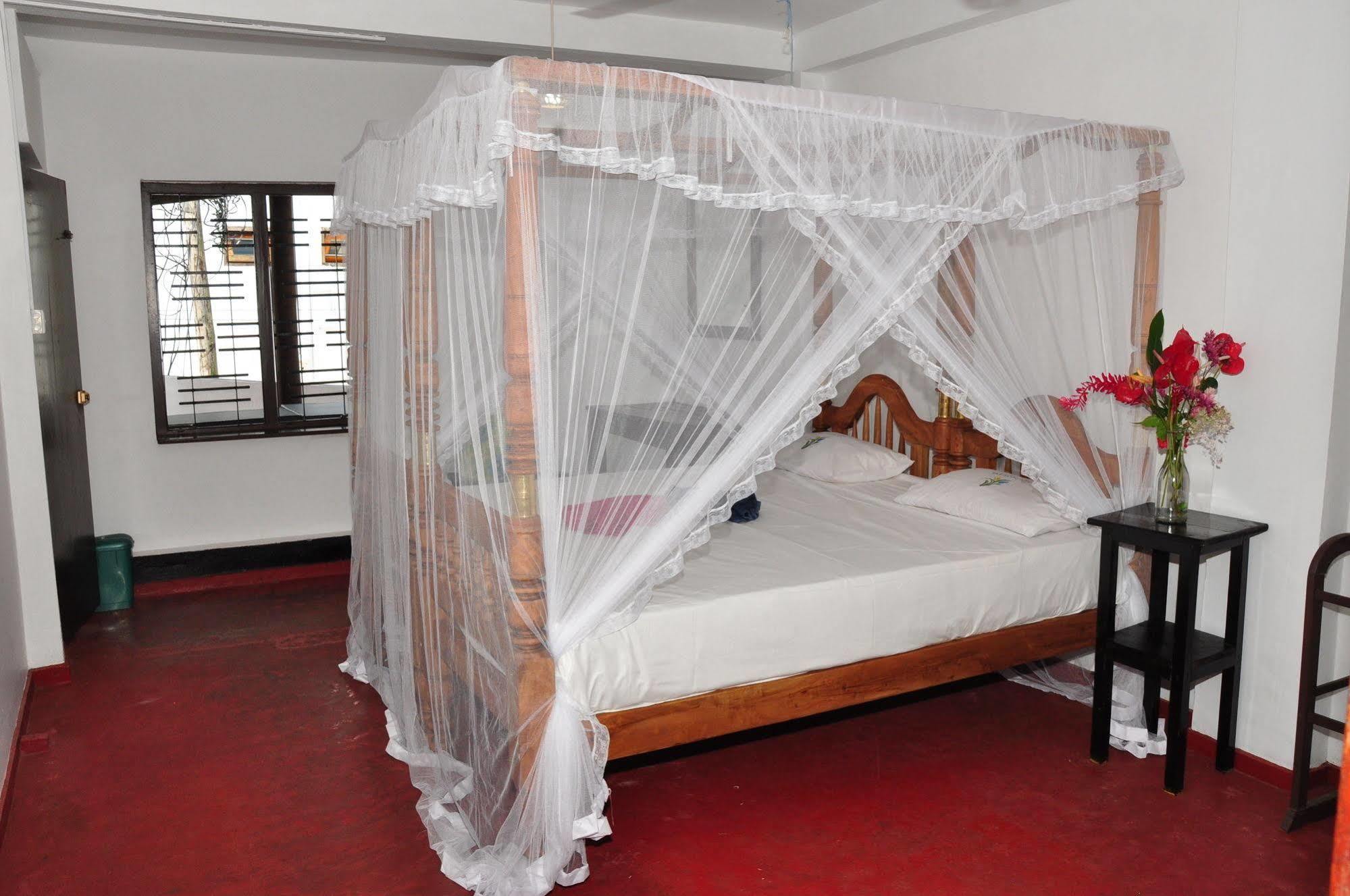 Surfcity Guesthouse Unawatuna Exterior photo